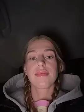 kira_mia from StripChat