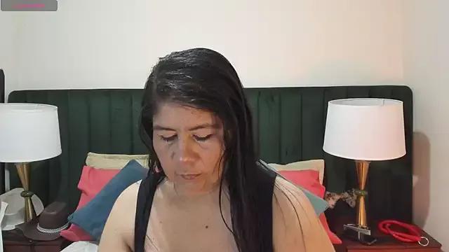 kiraGeiner on StripChat