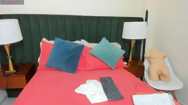 kiraGeiner on StripChat