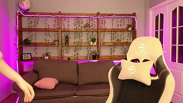 Ksuhesa — flash of panties