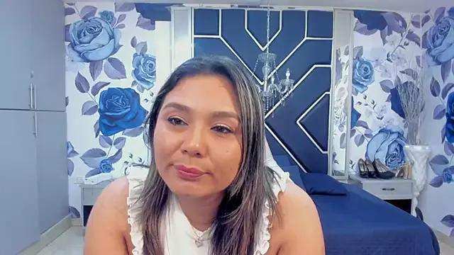 LatinaHoleQueen from StripChat