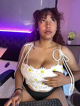 lauraltt on StripChat