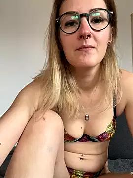 LauraLuxxx from StripChat