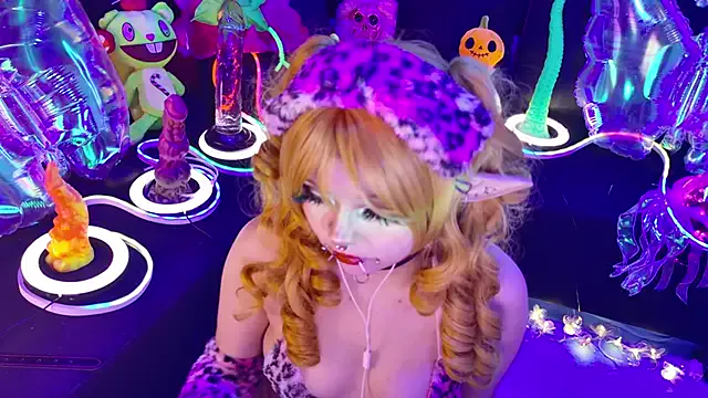 Freechat LaytonBox on StripChat