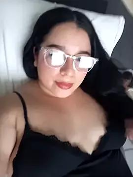 Leslydeleon23 on StripChat
