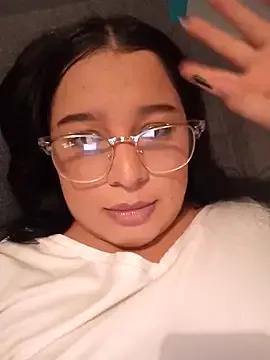 Leslydeleon23 on StripChat