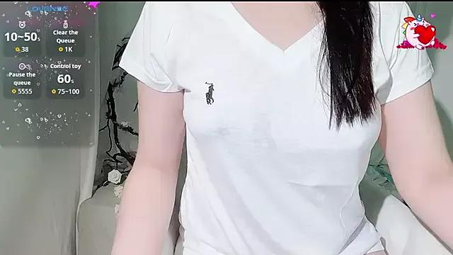 LINNIE05 on StripChat