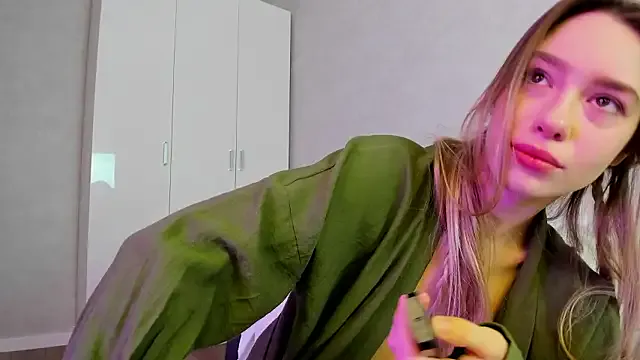 StripChat LiraHoney is Freechat LiraHoney — SHAKE BOOBS