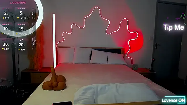 LisaCandy1 — striptease + undress + oil