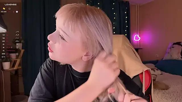 LisaLaas on StripChat