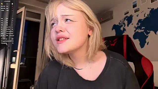 LisaLaas on StripChat