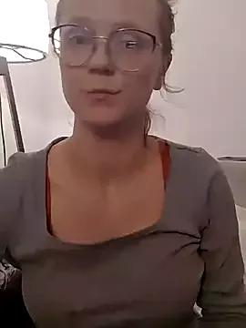 little-leni on StripChat 