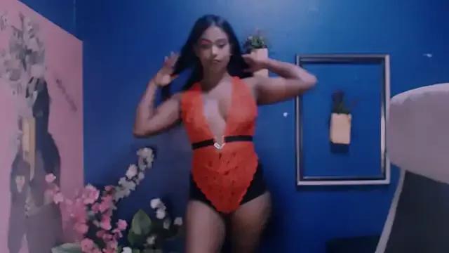 Littleindianmilf on StripChat 