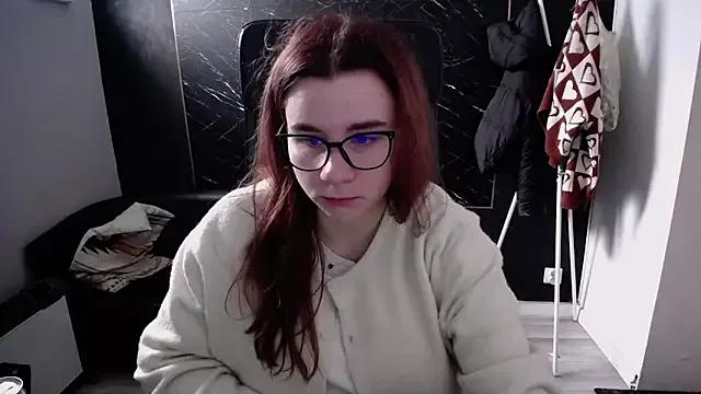 littleviki7 on StripChat 