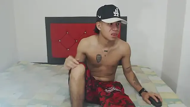 logannth on StripChat
