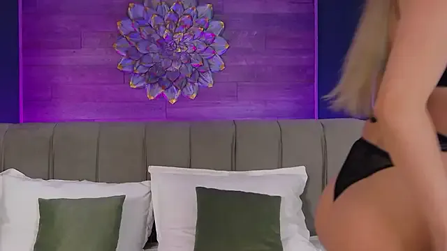 LoraDevine — Pussy fingering