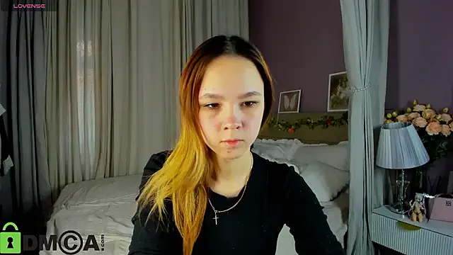 Lori_Blossom — hand bra