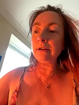LouiseTswing on StripChat