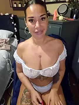 Watch LovelyLucinda, she wants to masturbate for you LovelyLucinda from StripChat
