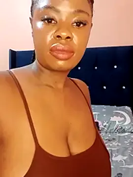 Luciouslips00 on StripChat