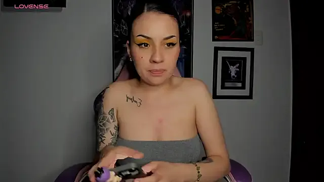 StripChat luckylaura is Freechat luckylaura — TOPLESS BOUNCE MY TITS