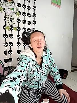 Explore sweet camwhore Lucy_colee Lucy_colee from StripChat