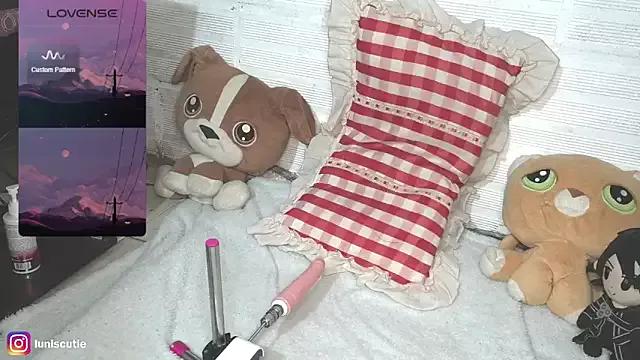 lunacutie from StripChat