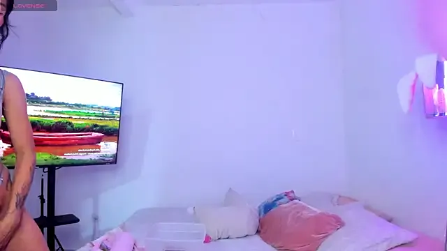 Lunadahia — Oil in my body naked