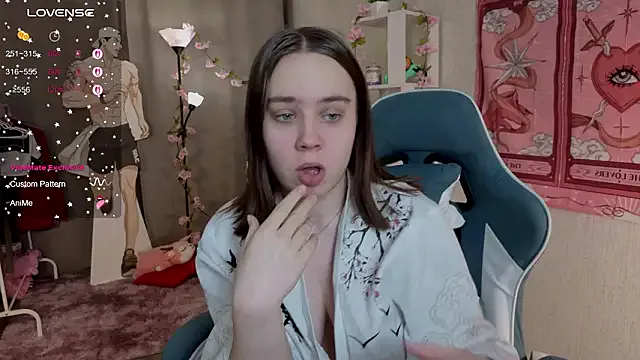 lunalyna — show tits