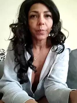 Lunasquirt1985 on StripChat