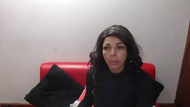 Lunasquirt1985 on StripChat