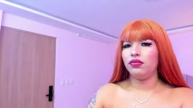 MadelaineJones — Spread legs and rub pussy