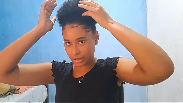 sc MadelynStamant is f MadelynStamant — bite my lips