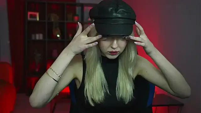 MaoqiBeverly — I draw tic-tacs on my face