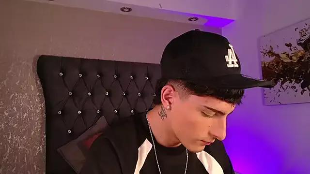 Freechat MateoMitchell on StripChat