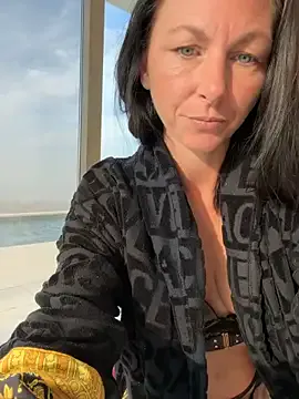 Mel-Mia — Give me more 