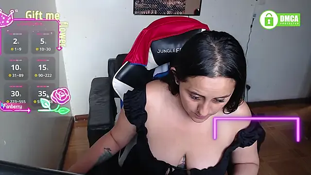 sc MeliisaRobers is f MeliisaRobers — Tits flash