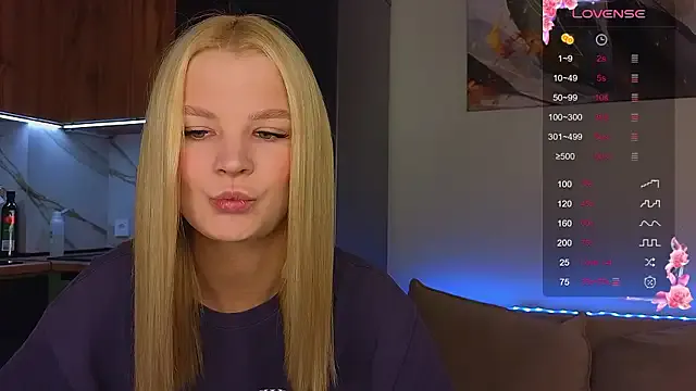 StripChat meowbaaby is Freechat meowbaaby — Camel toe in doggy(close up)