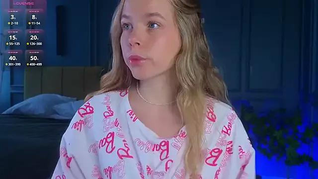 Explore Milly_shy, she wants to masturbate for you milly_shy from StripChat