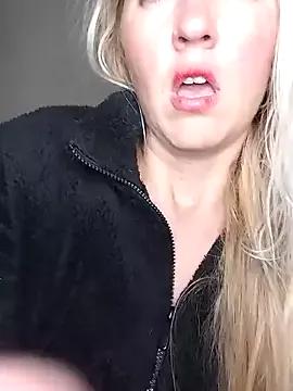 Mllesha74000 on StripChat