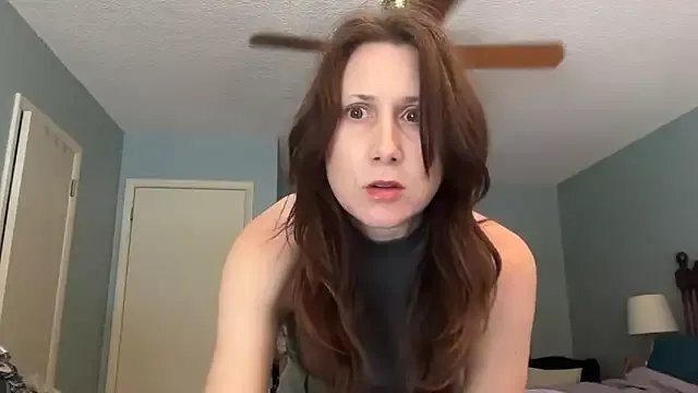 Freechat MommyGoddessL on StripChat