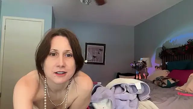 Freechat MommyGoddessL on StripChat
