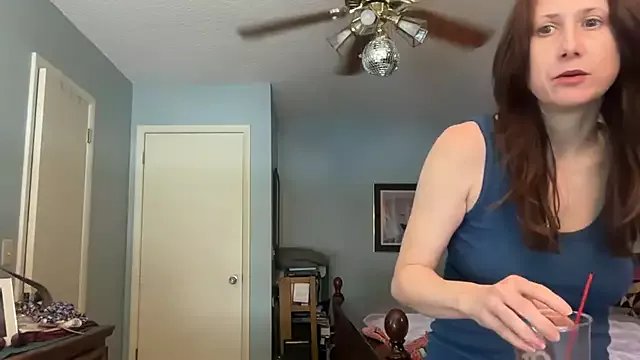 Freechat MommyGoddessL on StripChat