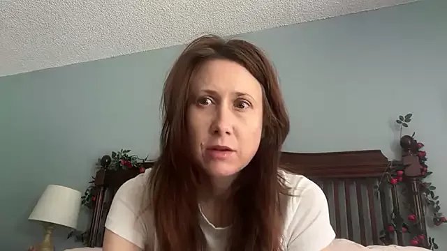 Freechat MommyGoddessL on StripChat