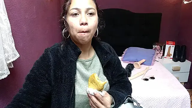 monika_256 — Milk in my tits!