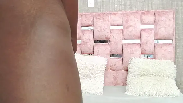 Freechat NahomyHawk on StripChat