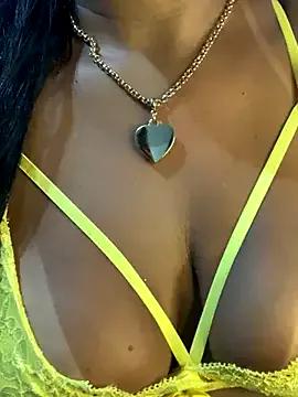 Freechat NatashaAzura on StripChat