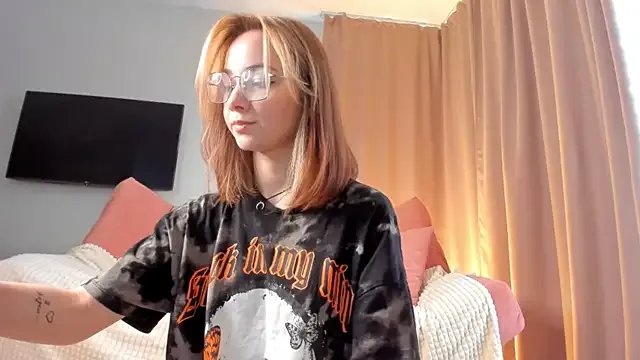 Freechat NessaDay on StripChat