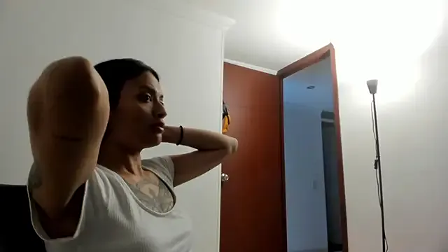 nia__white