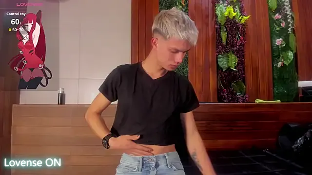 nicktorn on StripChat